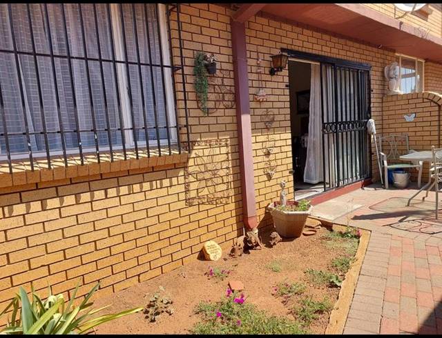 2 BEDROOM APARTMENT FOR SALE IN PRETORIA GARDENS